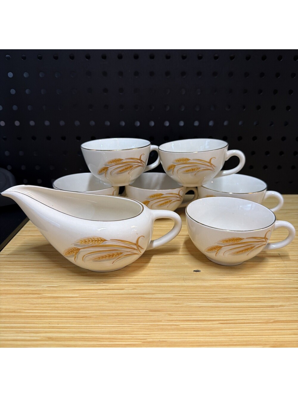 7 VTG Homer Laughlin Dinnerware "Golden Wheat" 1 Gravy Boat/Pitcher 6 Cups Mugs*